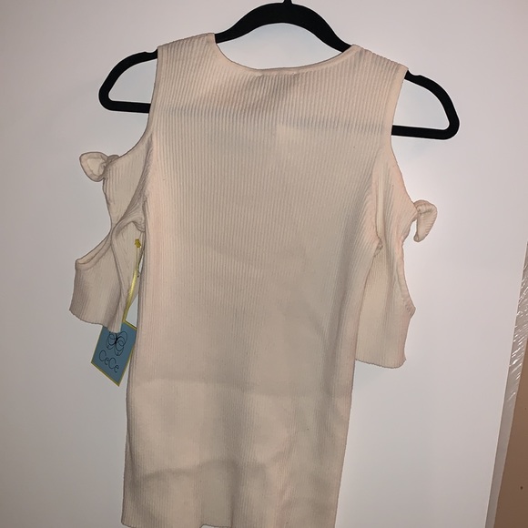 CeCe ribbed shirt peekaboo shoulder with tie knot detail on shoulders - Picture 4 of 4
